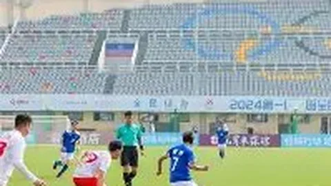 苏牙半场冲突引热议，梅西介入与裁判交涉😤